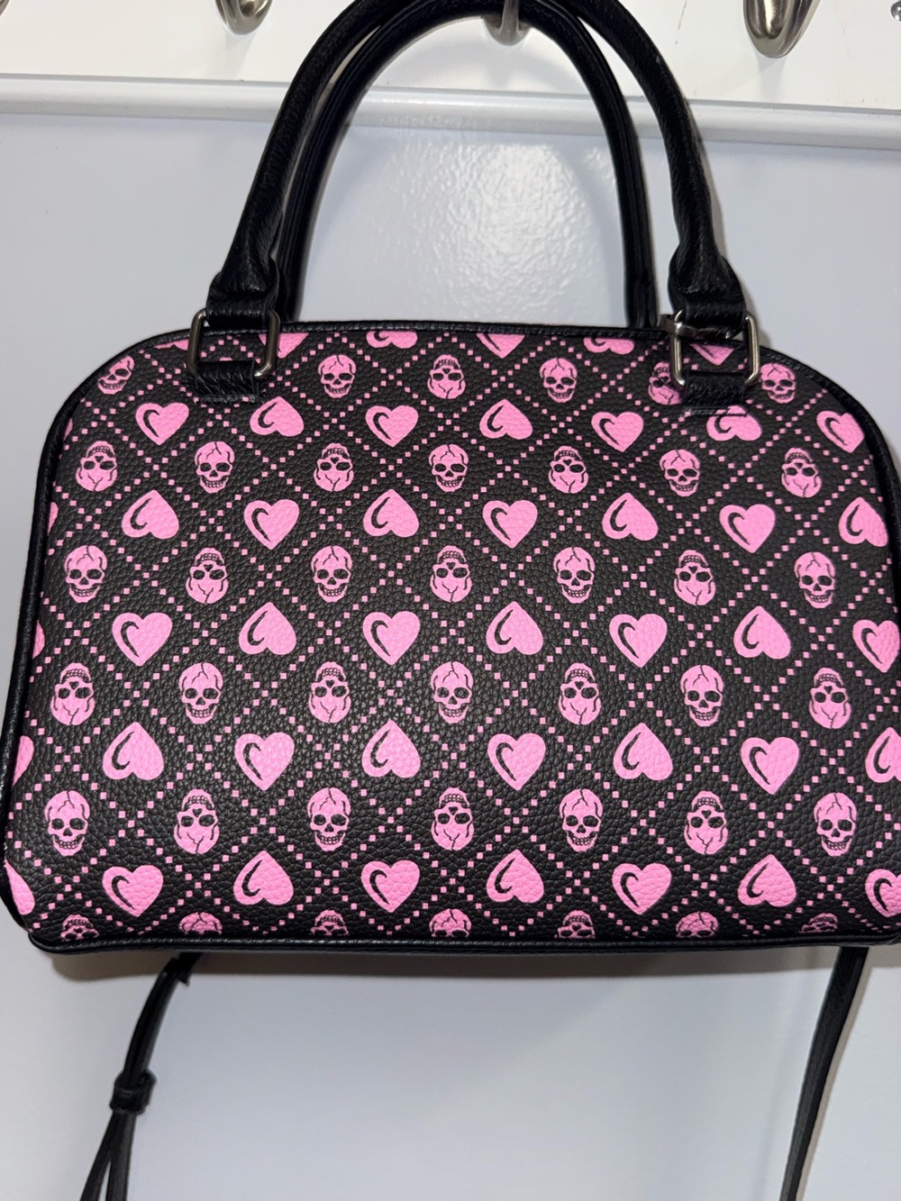 Ed Hardy Black & Pink Skull Satchel with Chain & Studded with matching wallet - Picture 3 of 14
